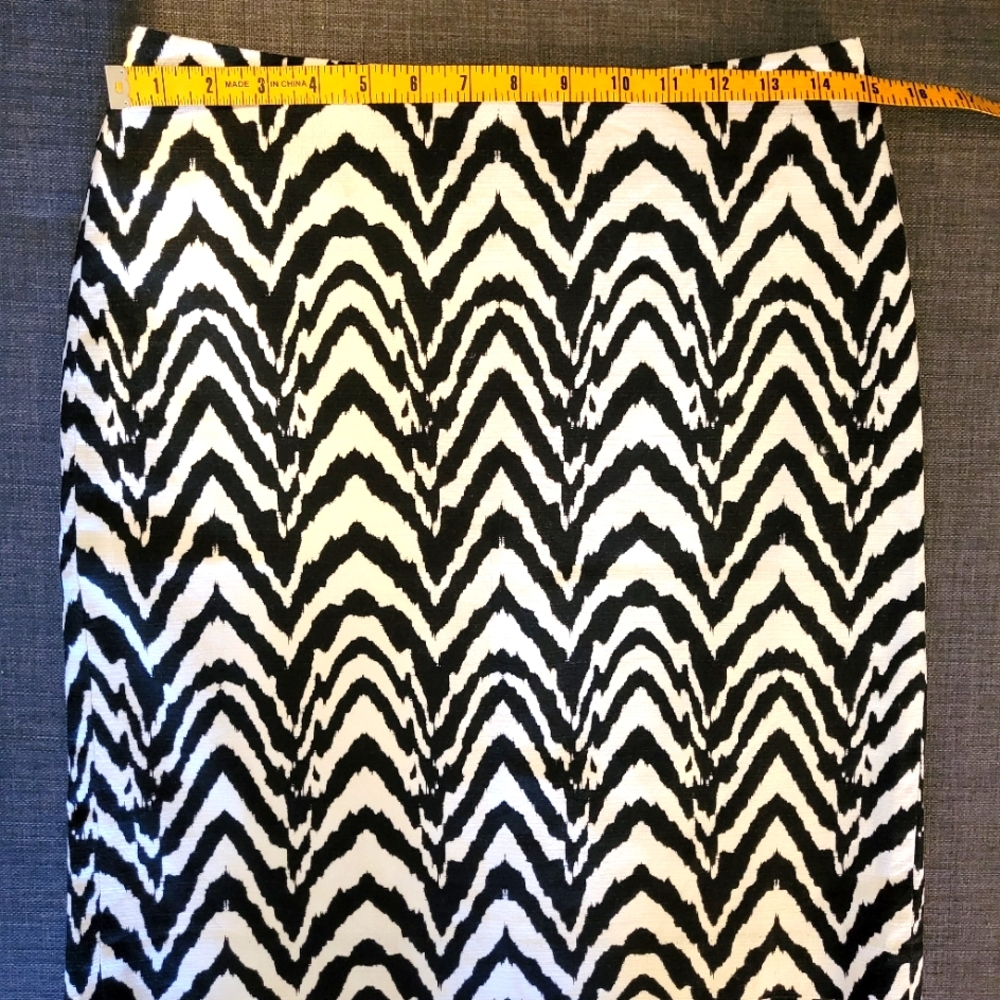 Banana Republic abstract chevron print pencil skirt